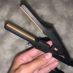 NWOT Mini Chi Straightener